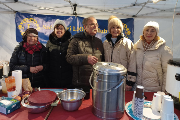 Forralt borral és zsíros kenyérrel az elesettekért